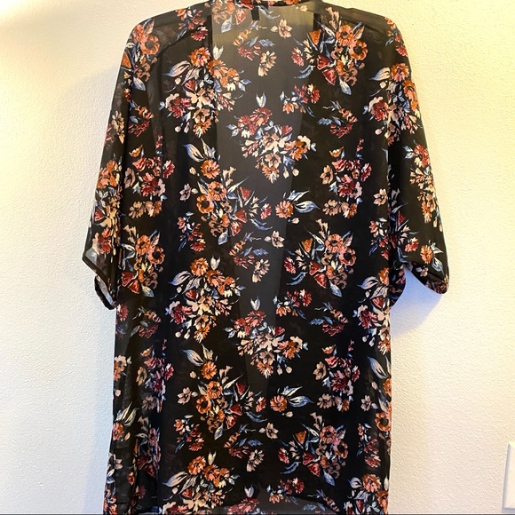 Charlotte Russe Floral Print Cover Up Top - Picture 4 of 7